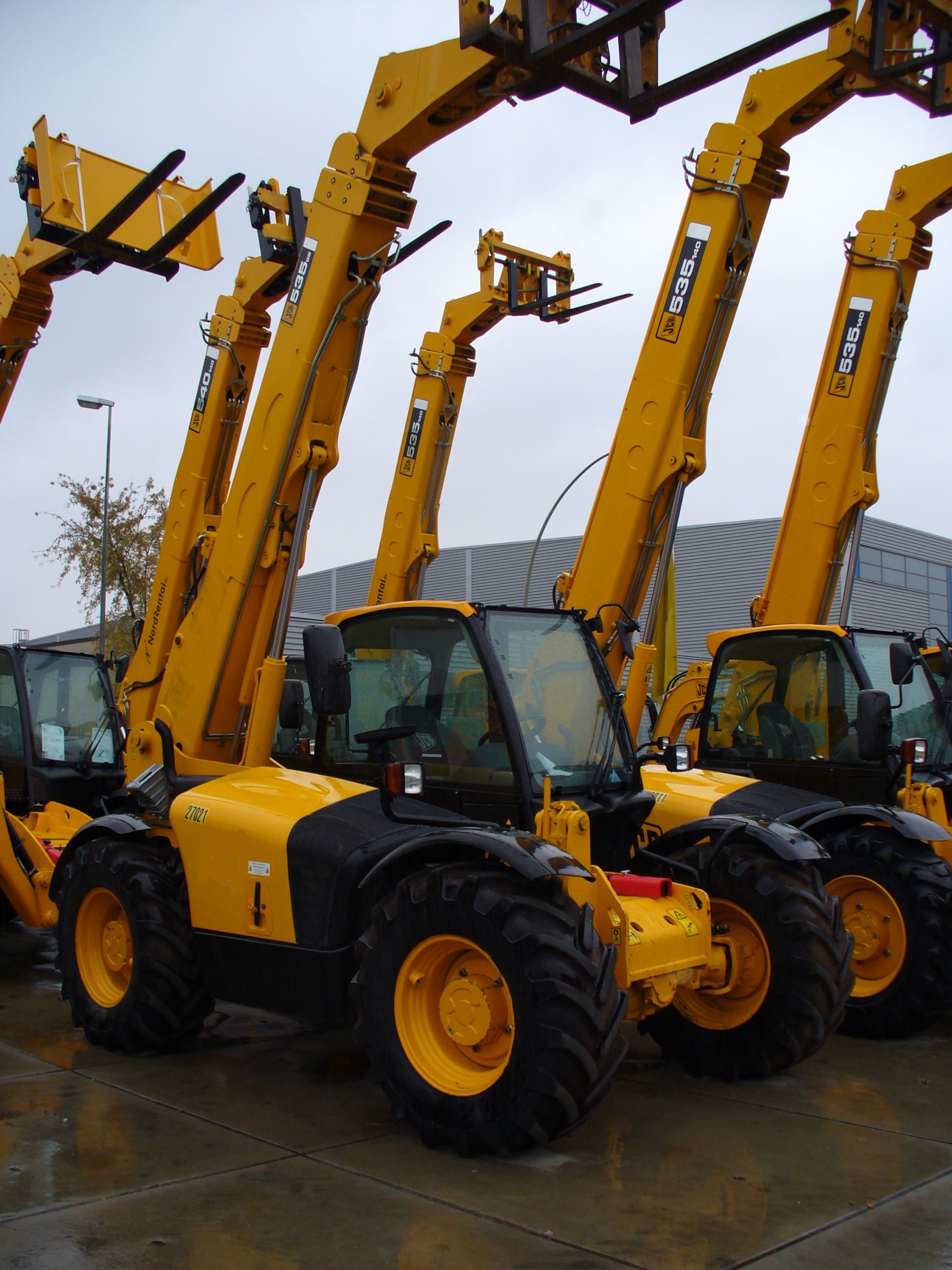 Teleskoplader Teleskopstapler telescopic loader carretilla telescopica  JCB535-95.jpg